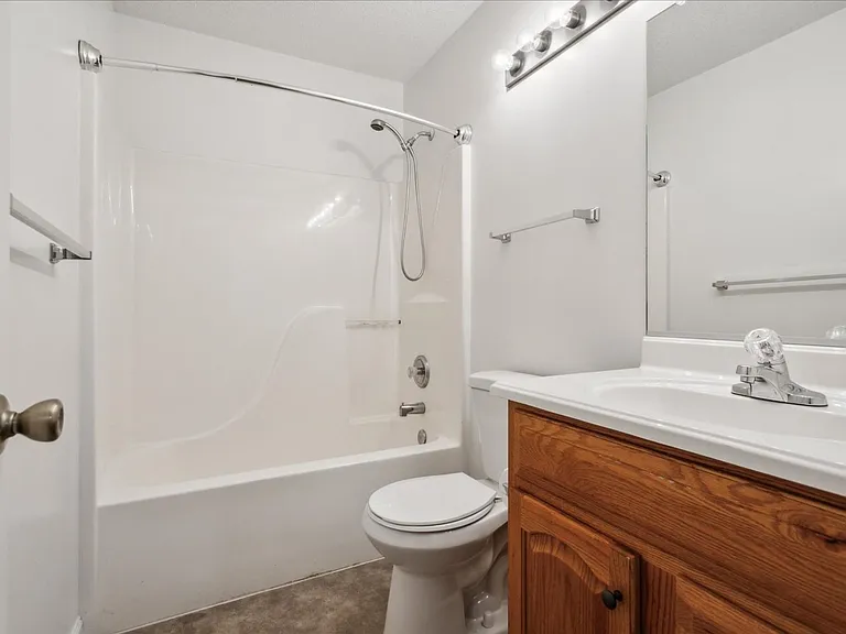 215 Old Bridge Ct — Photo 22