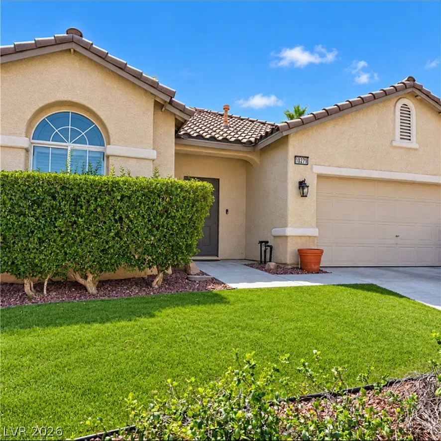 4 bed, 2.0 bath, 1994 sqft, $2,750 — Photo 1