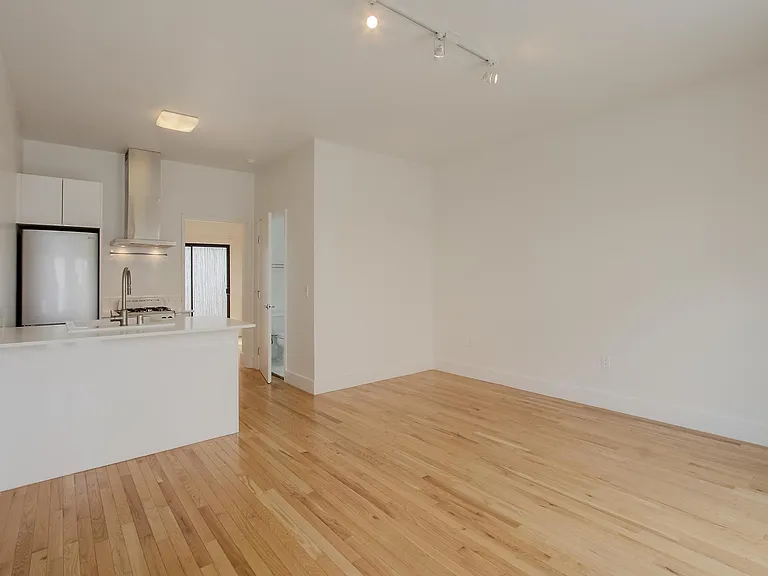 3102 London St #3110 — Photo 22