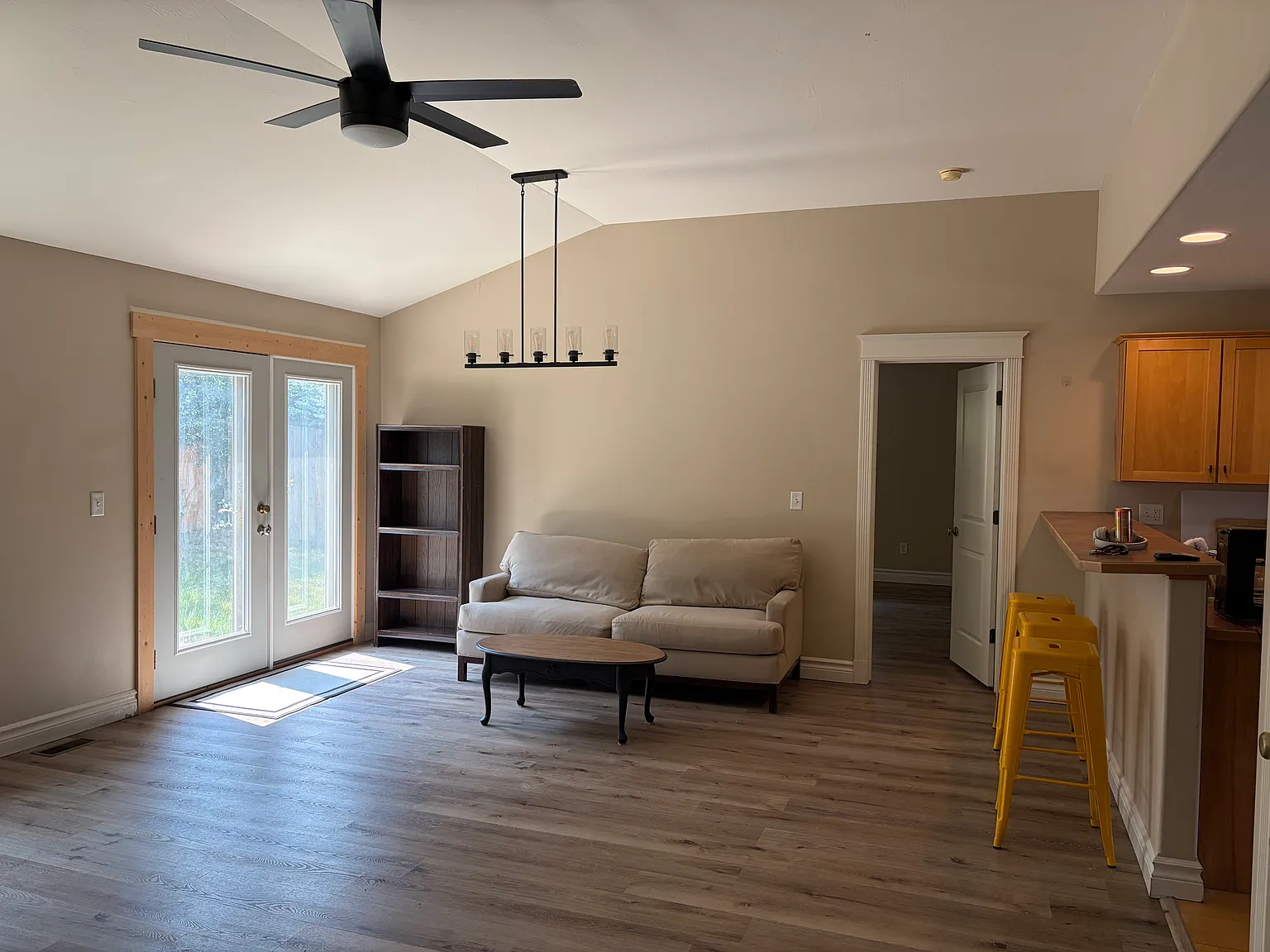 2704 McCormick St — Photo 4