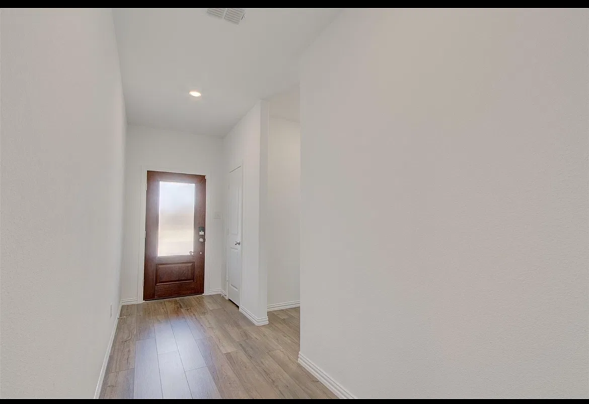 4 bed, 2000 sqft, $3,000 — Photo 2