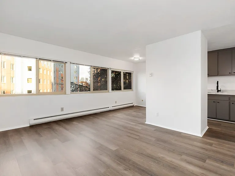 The Willis Apartments — Photo 10