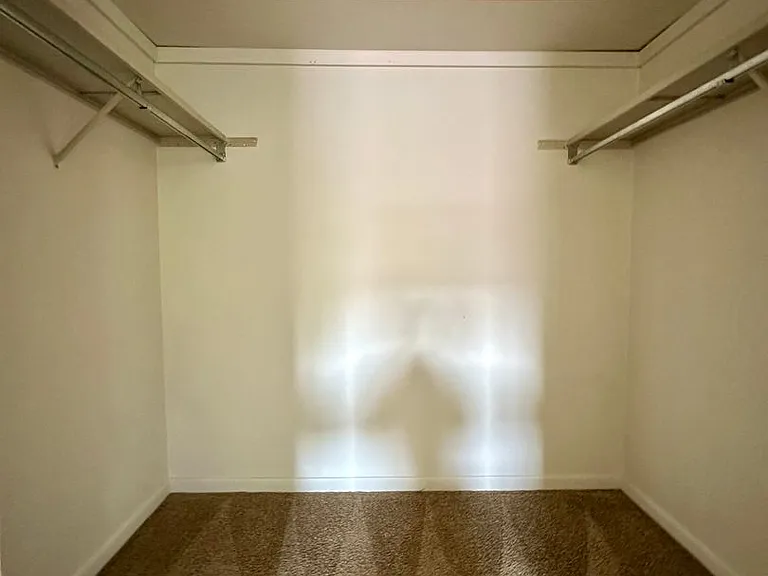 360 Maryland Ave — Photo 34