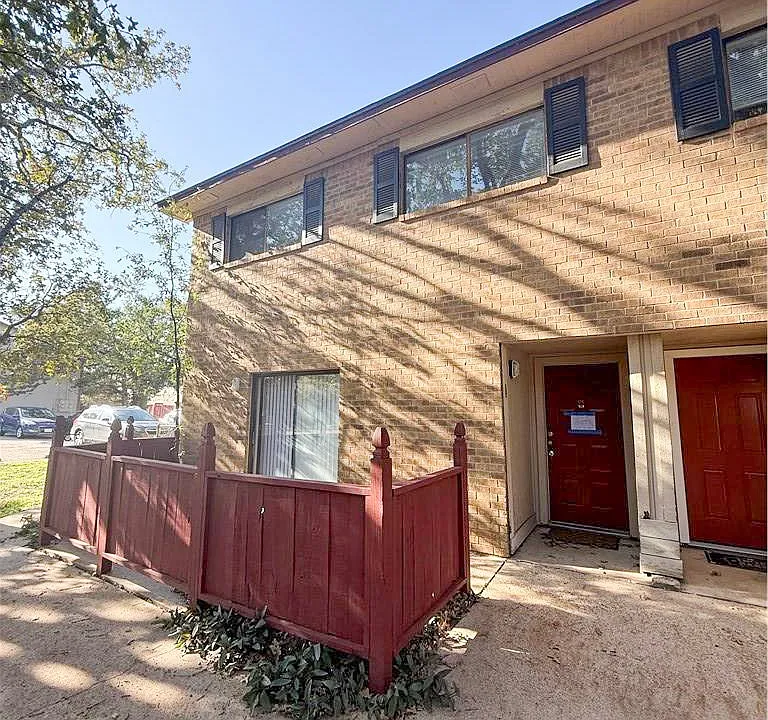 2402 Blanco Dr #B