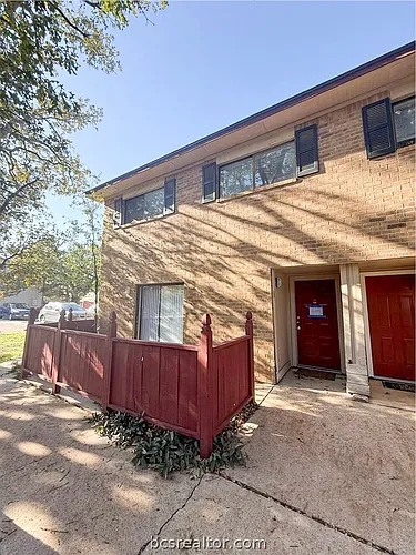2402 Blanco Dr #B Photo 1