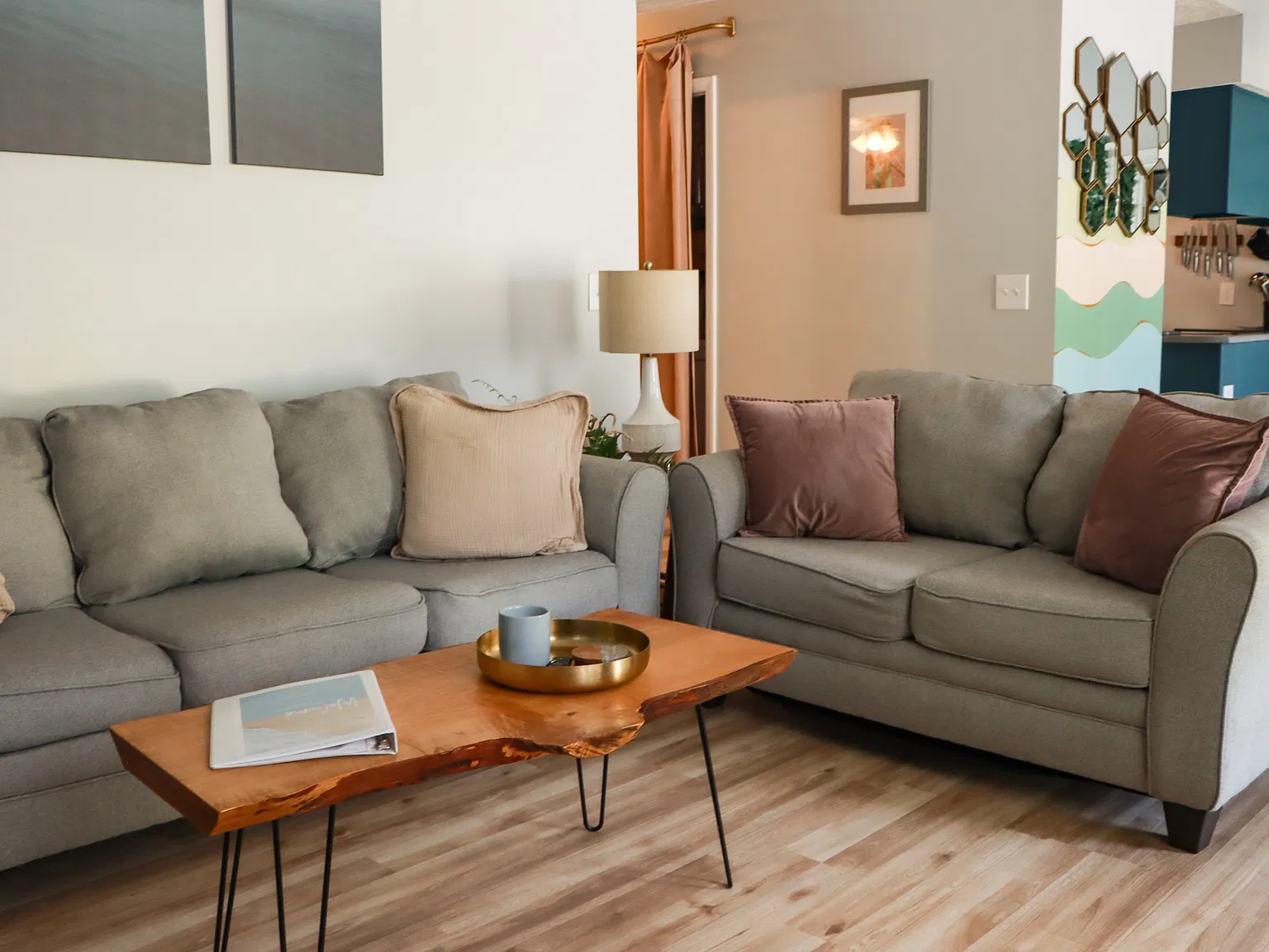 3 bed, 1200 sqft, $2,100 — Photo 4