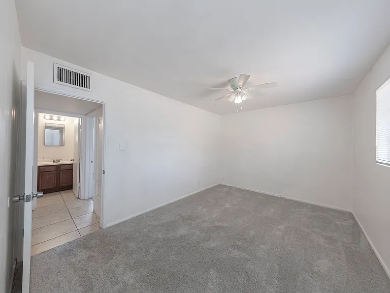 1333 E Orange St — Photo 9