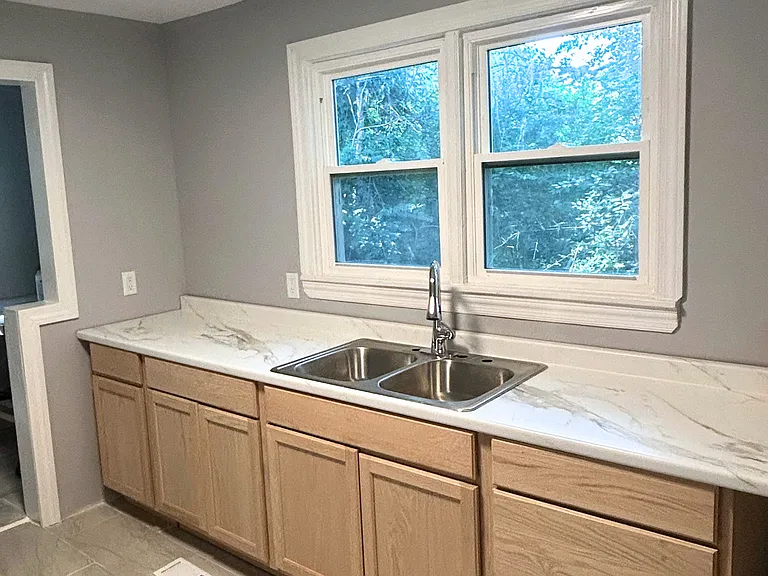2711 Benton Ave — Photo 3