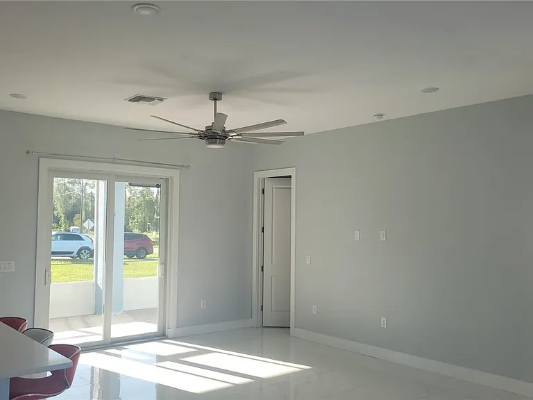 653 Foxchase Dr — Photo 11