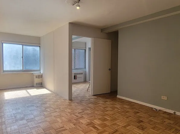 240 E 55th St APT 9C, Manhattan, NY 10022