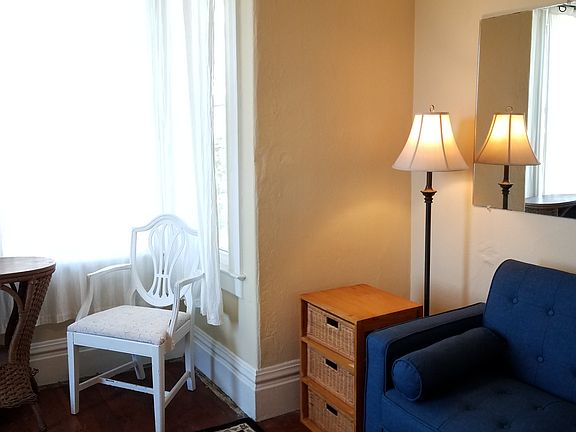 LOVESEAT/DINING AREA