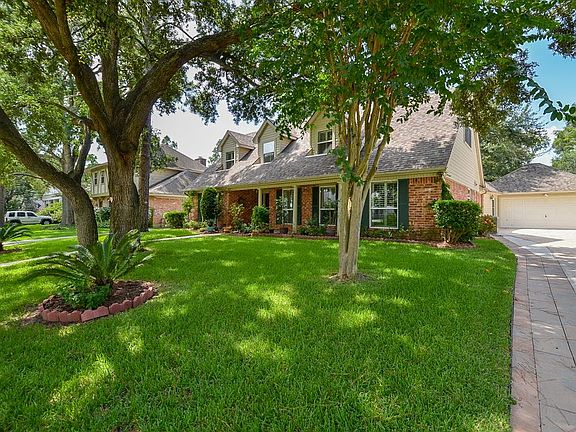 3rd image of 815 Olney Oak Dr