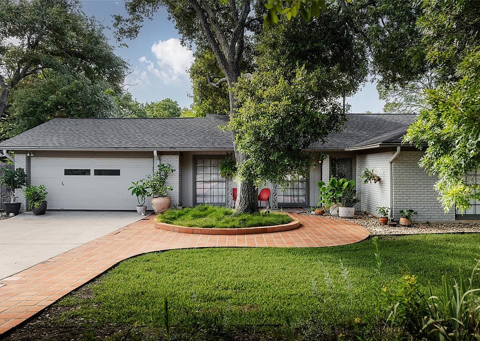 1st image of 5907 Bullard Dr