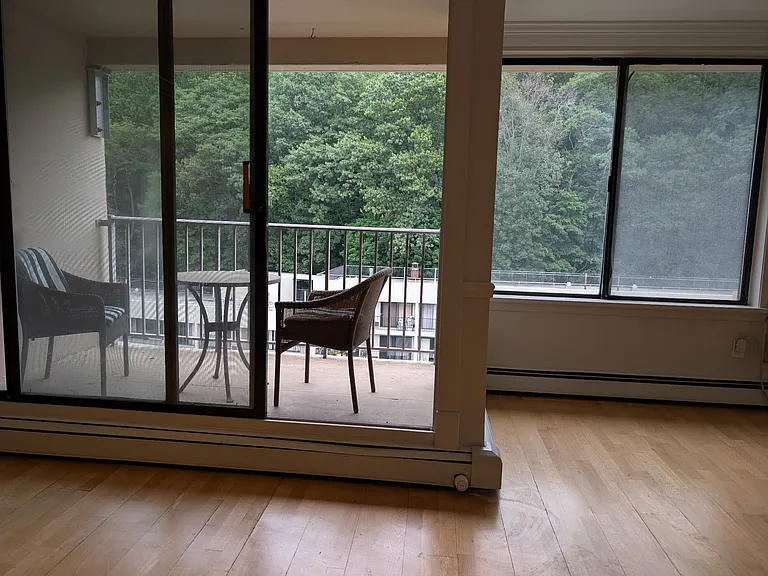 1155 Warburton Ave #12G — Photo 18