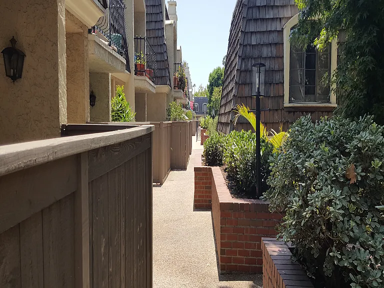 638 Wilcox Ave — Photo 28