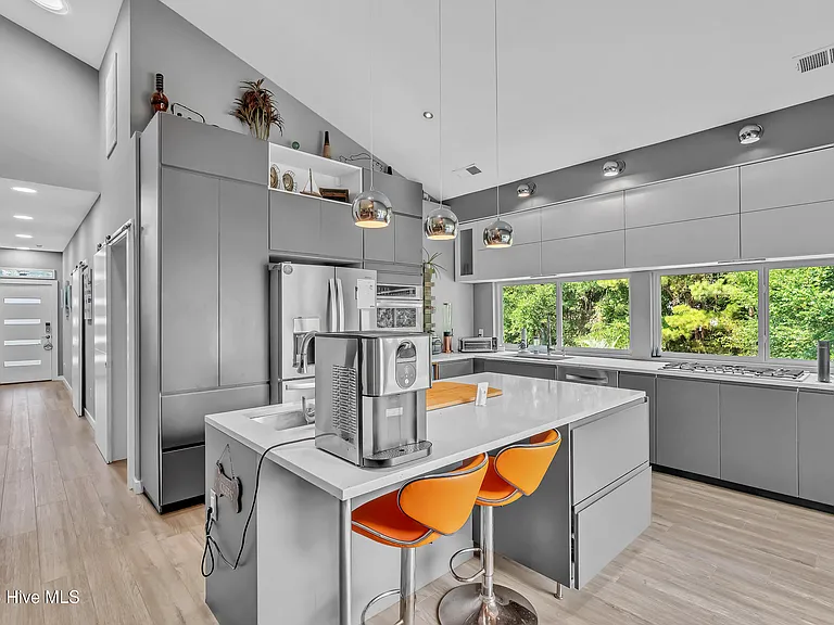 8708 Plantation Dr — Photo 42