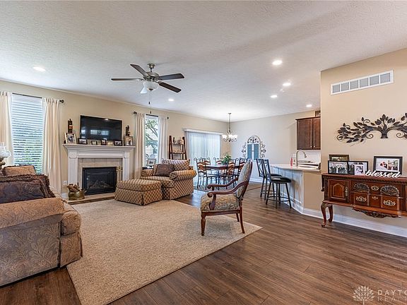3rd image of 5 Rockview Ct