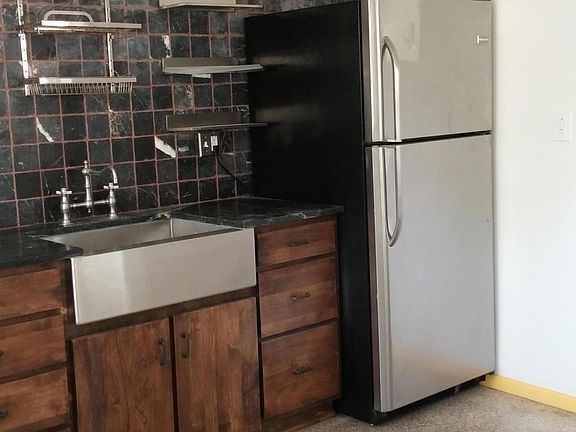 4th image of 801 Camellia Dr
