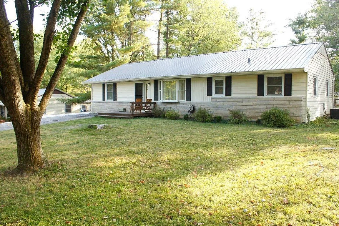 114 E Dewey Dr photo 1
