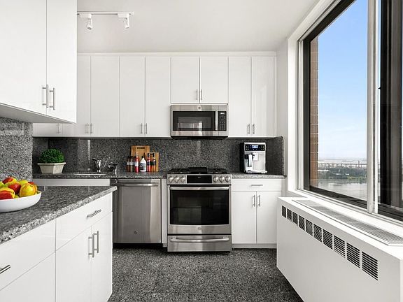 4th image of 1755 York Ave APT 6G