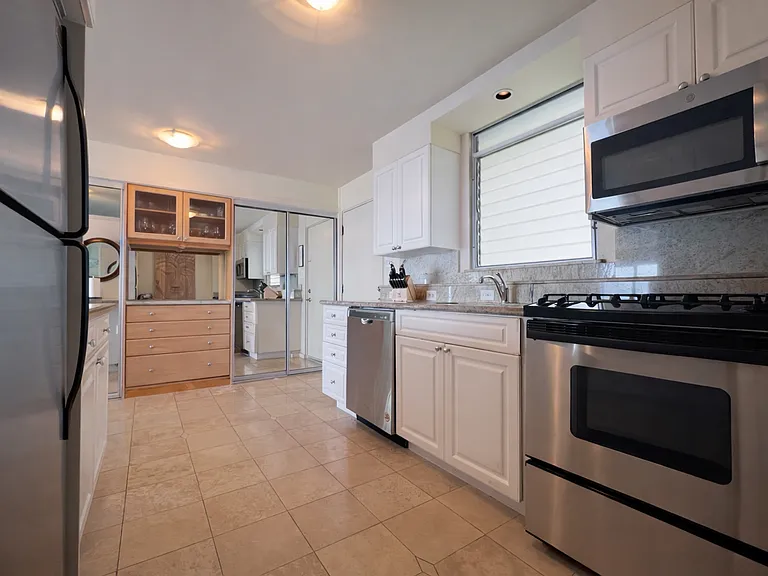 2895 Kalakaua Ave #1705 — Photo 3