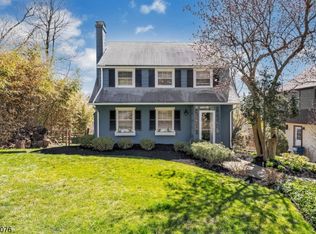 16 Upper Dr, Watchung, NJ 07069