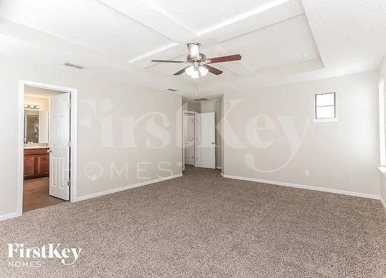 721 Reflection Cove Rd E — Photo 10