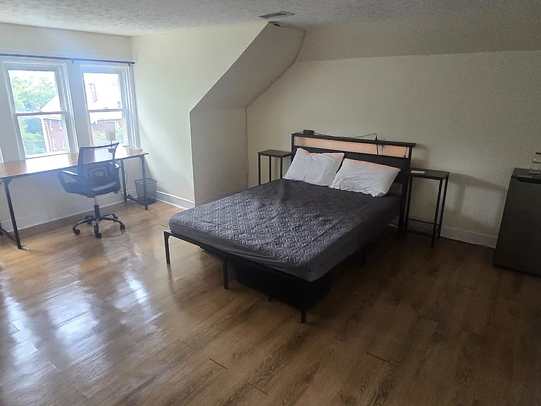 449 Riddle Rd #3 — Photo 2