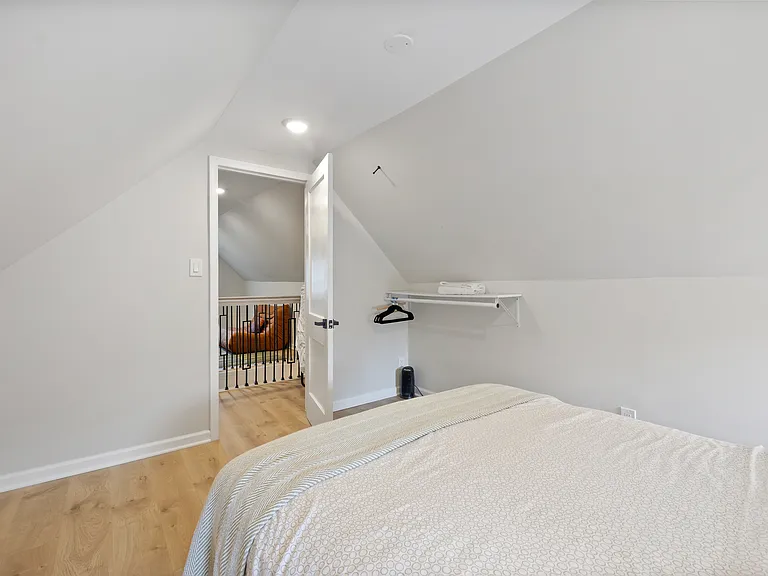 4225 E West Hwy — Photo 31