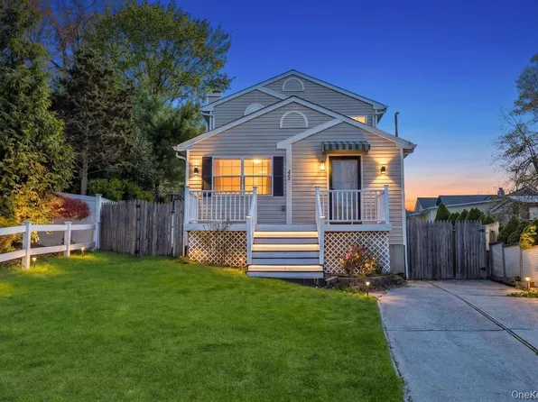 43 Comus Road, Rocky Point, NY 11778