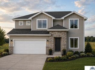 6913 Flint Dr, Papillion, NE 68046