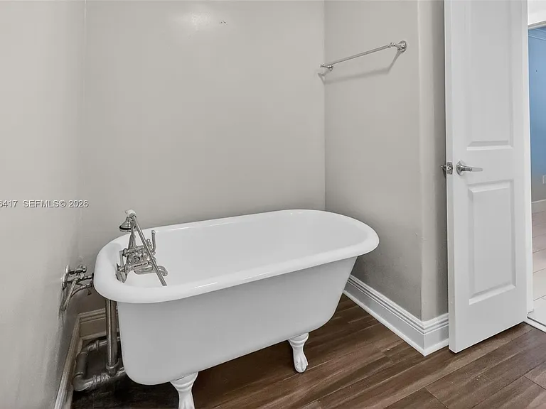 217 SE 5th St — Photo 14