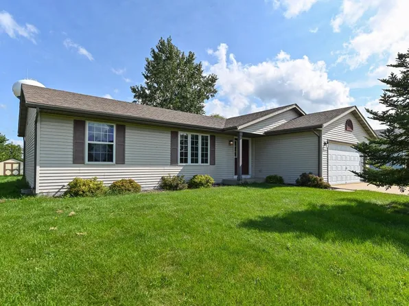 1419 Whispering Pines DRIVE, Delavan, WI 53115