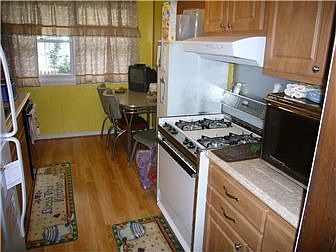 Bright Eat-in Kitchen
