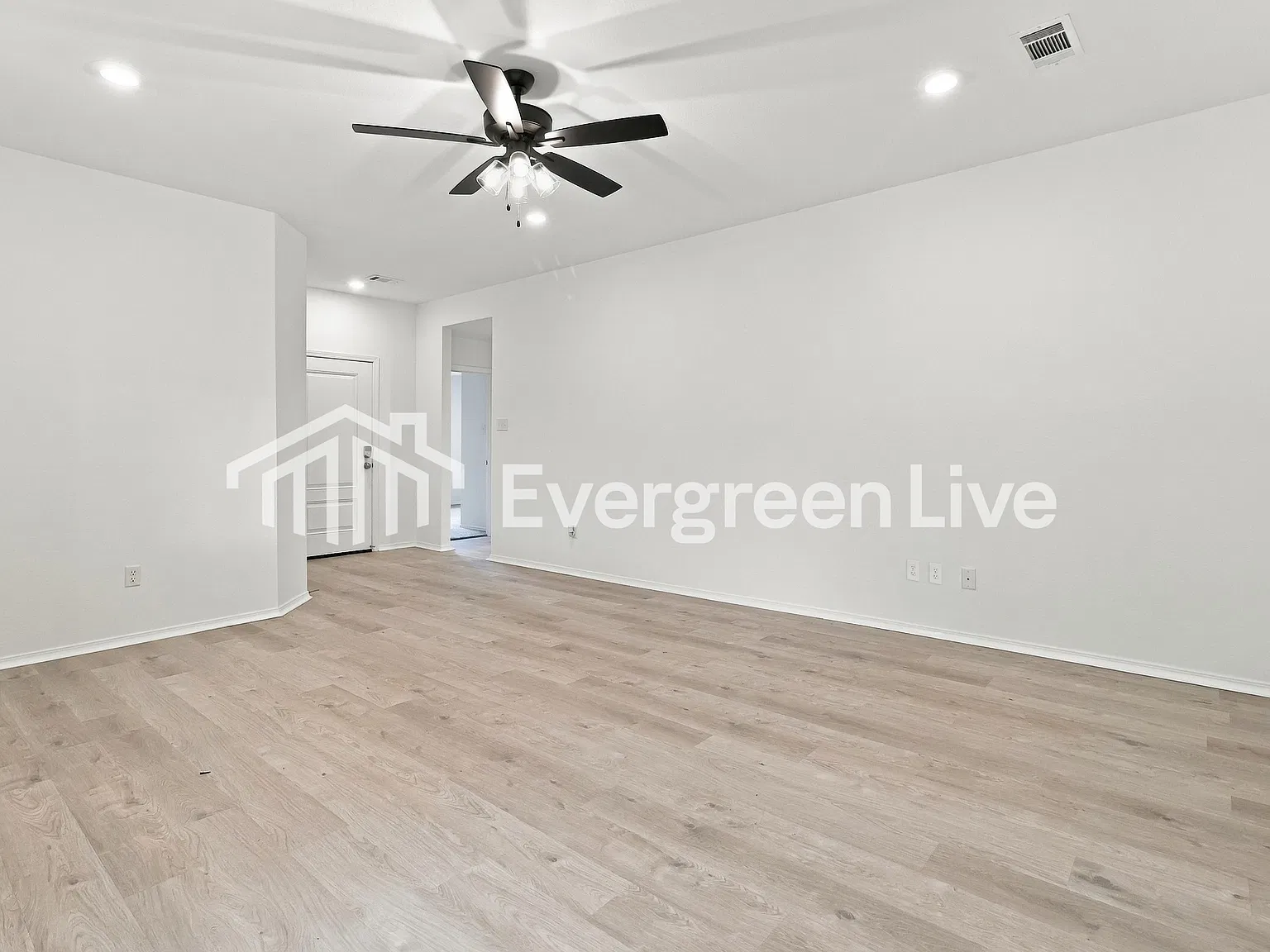 3 bed, 2.0 bath, 1472 sqft, $1,375 — Photo 3