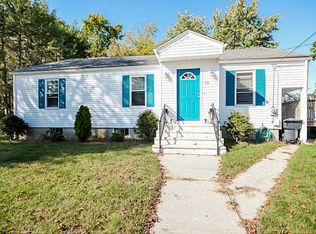 35 Leland Ave, Warwick, RI 02889