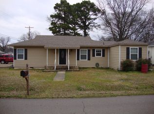 512 W 7th St, Russellville, AR 72801