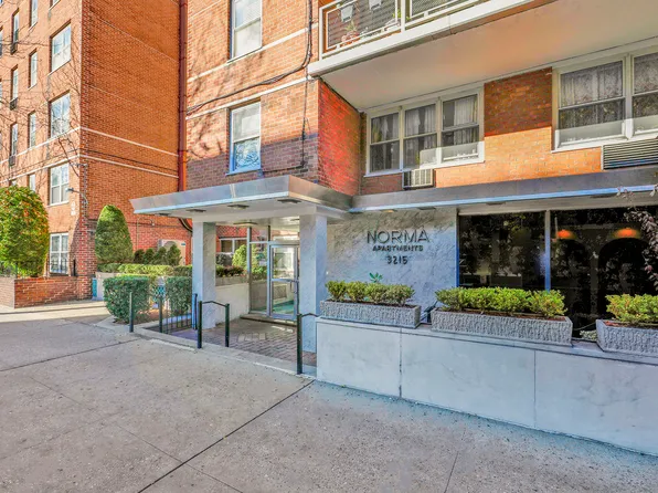 3215 Avenue H image 1 of 20