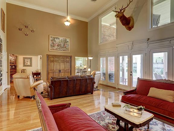5th image of 223 Country Club Dr