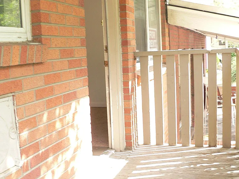 upper #5 entrance/ porch area