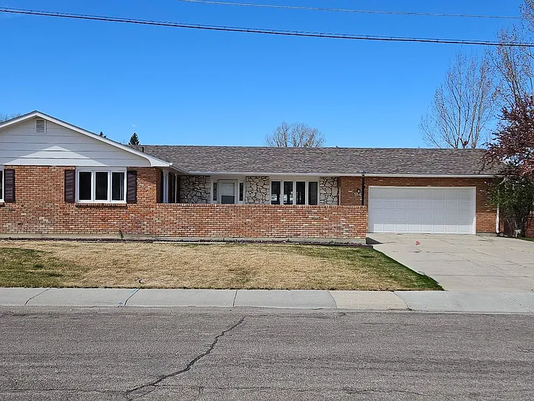 94 Primrose St — Photo 1