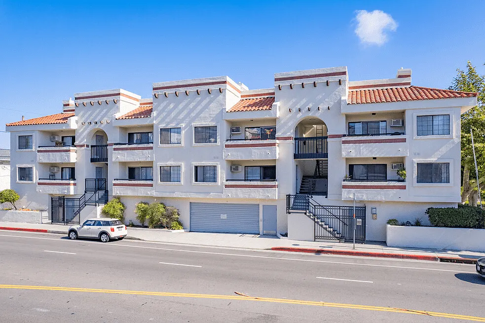 Lido Apartments - 3502 Jasmine Ave — Photo 1