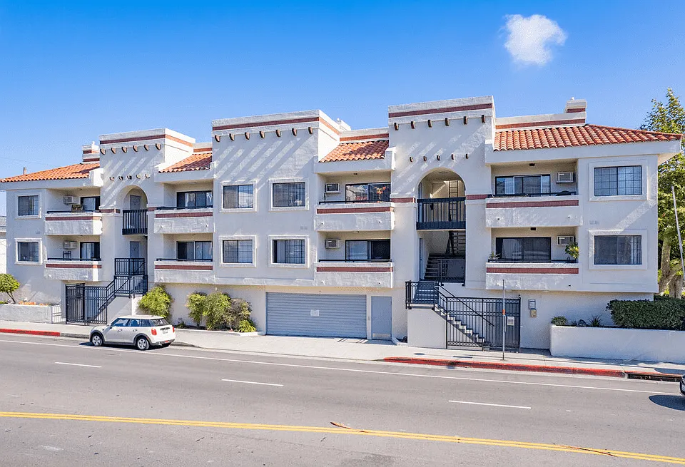Lido Apartments - 3502 Jasmine Ave