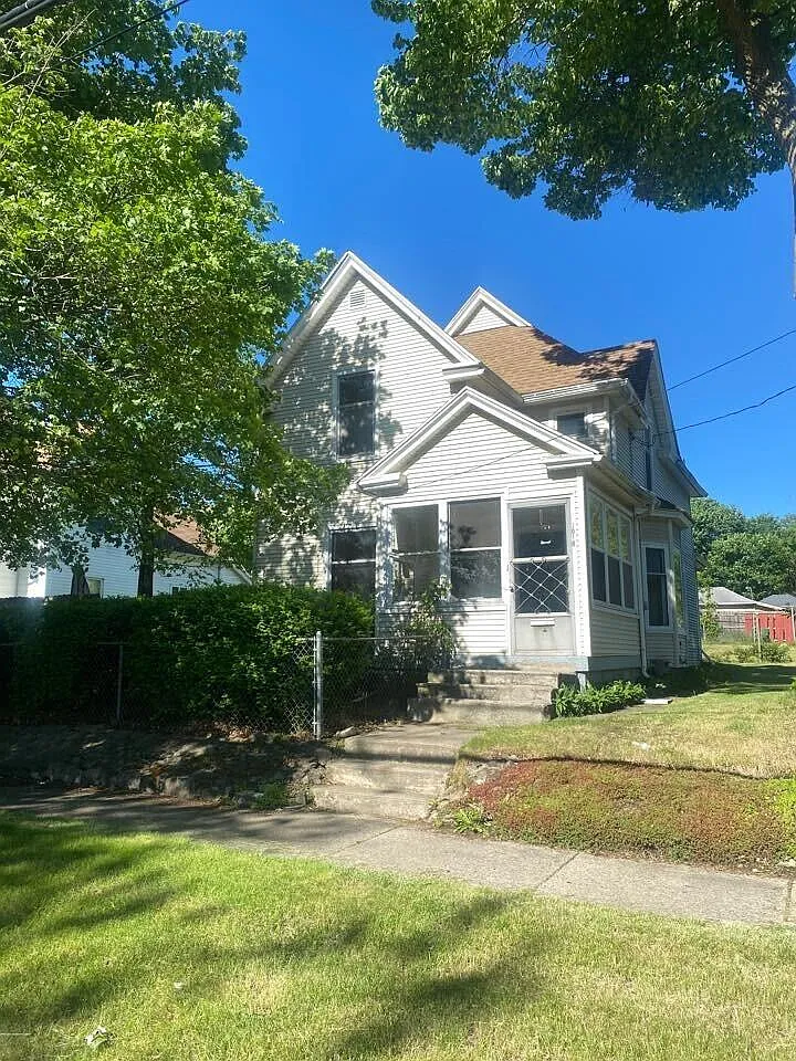 1010 S Milwaukee St photo 1