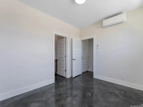 402 Center St, San Antonio, TX 78202