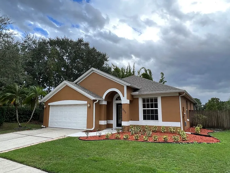 500 Lakescape Ct — Photo 2
