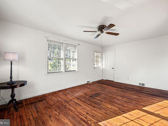 5th image of 1413 Oak St