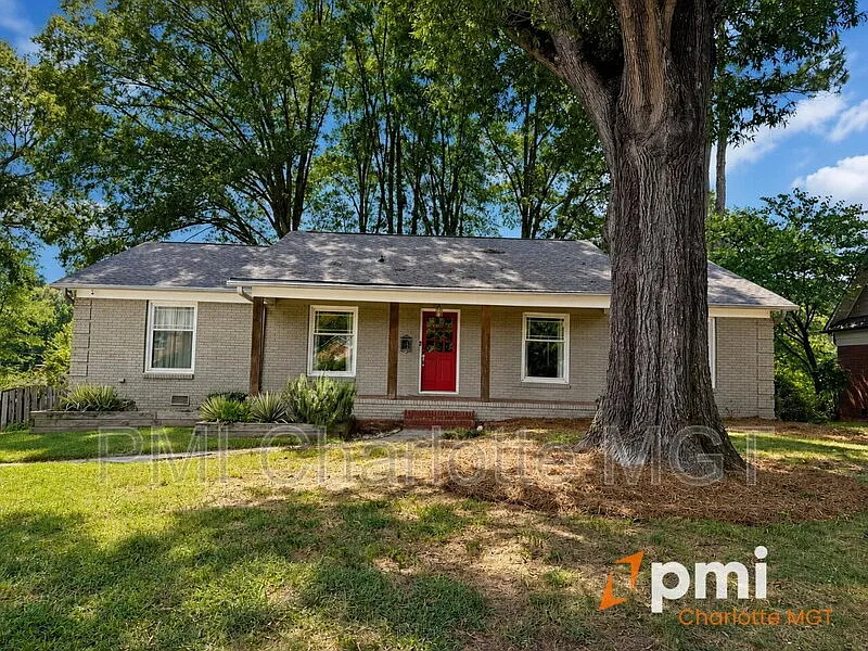 3 bed, 2.0 bath, 2503 sqft, $4,500 — Photo 3