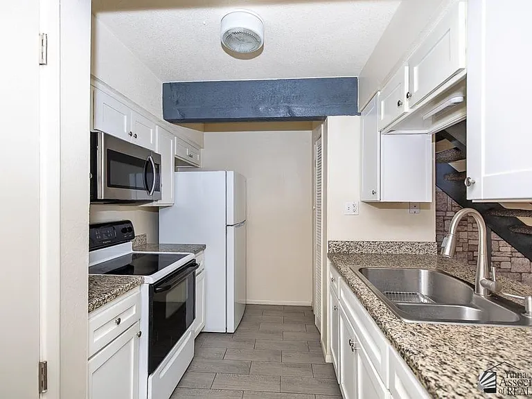1242 W 20th Pl — Photo 6