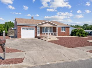 3 Garrett Rd, Toms River, NJ 08757